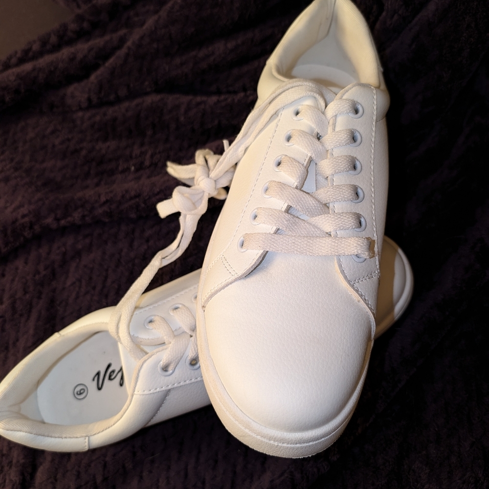 Vepose White Athletic Shoes for Women Casual Quality Faux Leather